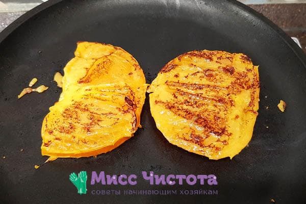 1. Placer les kakis dans une poêle