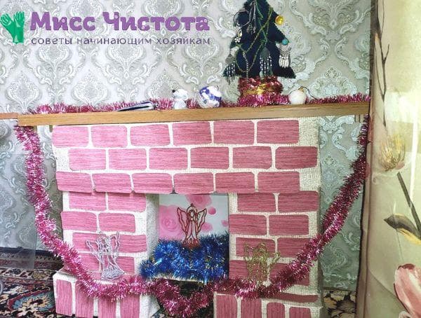 Cheminée réalisée à partir de cartons photo 1