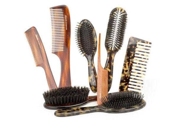 Divers peignes à cheveux