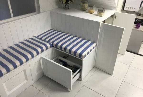 Banc comme espace de rangement