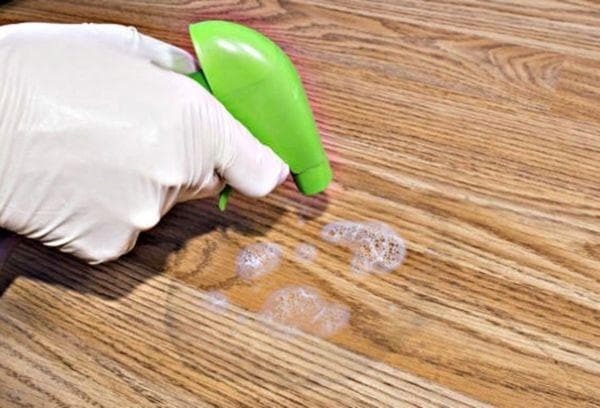 Enlever les taches sur le linoléum