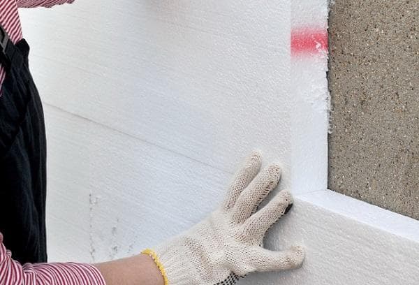 Isolation des murs à ossature avec de la laine minérale