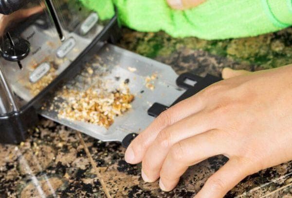 Des miettes dans le grille-pain
