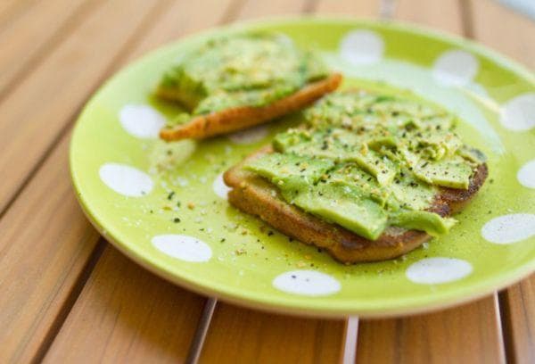 Toasts nature à la tartinade d'avocat