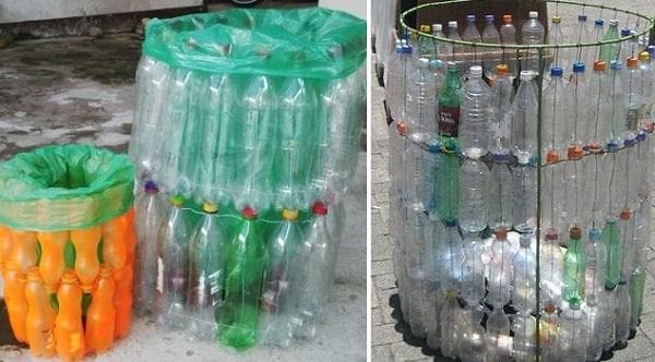 Poubelle faite de bouteilles en plastique