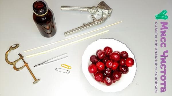Outils pour dénoyauter les cerises