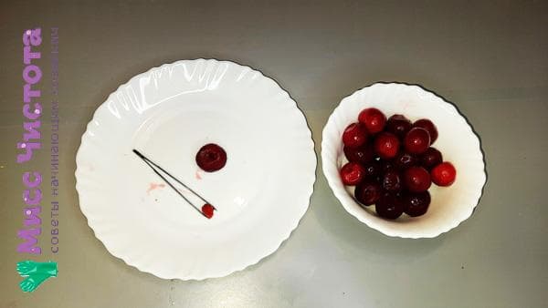 pince à épiler pour dénoyauter les cerises