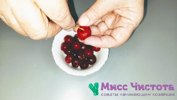 retirer les graines avec un trombone