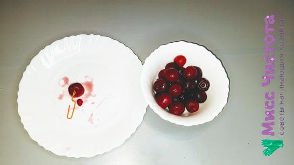 retirer le noyau d'une cerise à l'aide d'un trombone