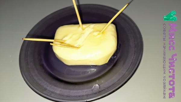 beurre fondu dans une poêle