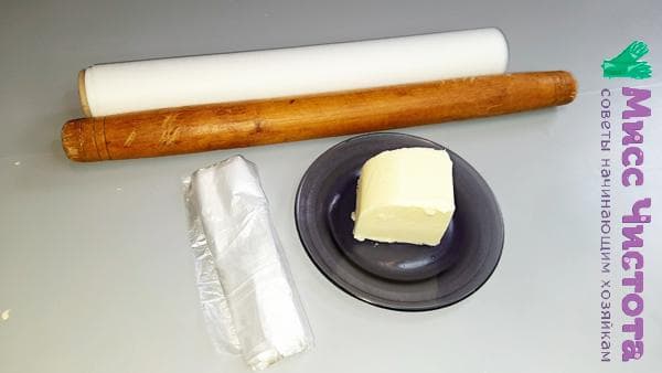 beurre et rouleau à pâtisserie