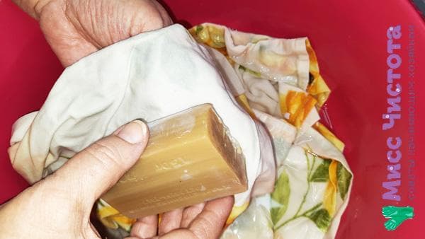 laver avec du savon à lessive