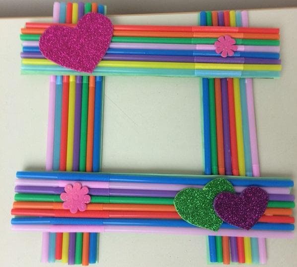 Cadre photo en pailles à cocktail