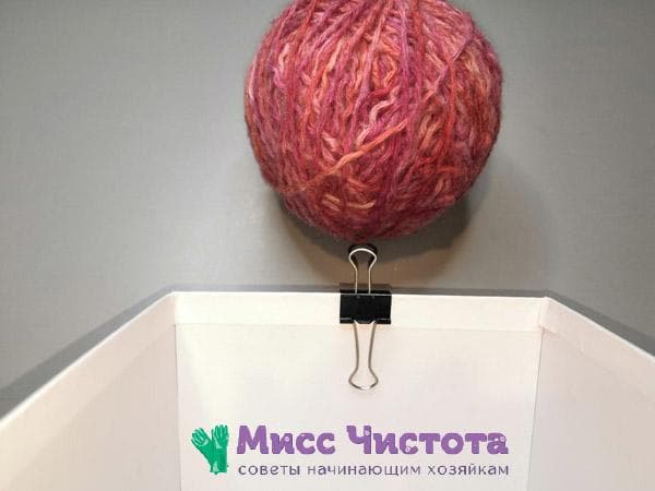 fixez la pince à la boîte