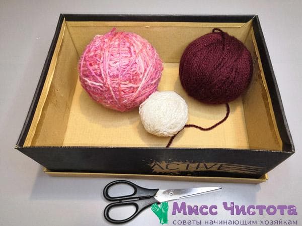 pelotes de fil dans une boîte