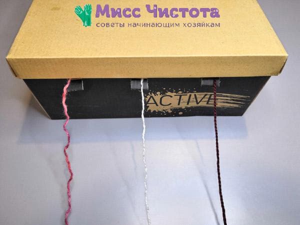 boîte avec des pelotes de laine