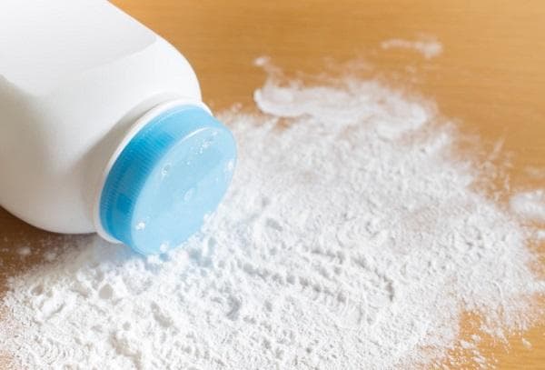 Poudre blanche pour bébé