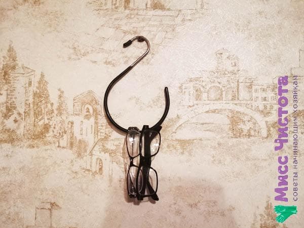 Lunettes sur un crochet décoratif