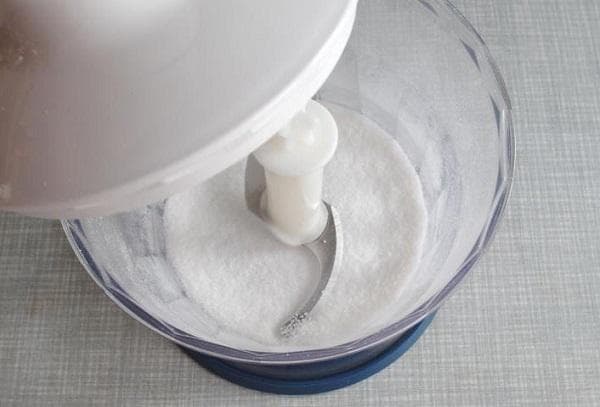 Faire du sucre en poudre à l'aide d'un mixeur