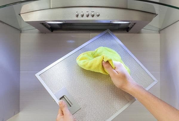 Nettoyer le filtre de la hotte de cuisine