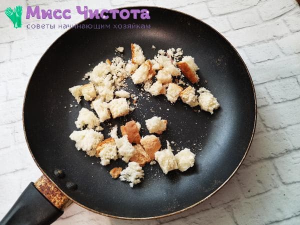 chapelure dans une poêle