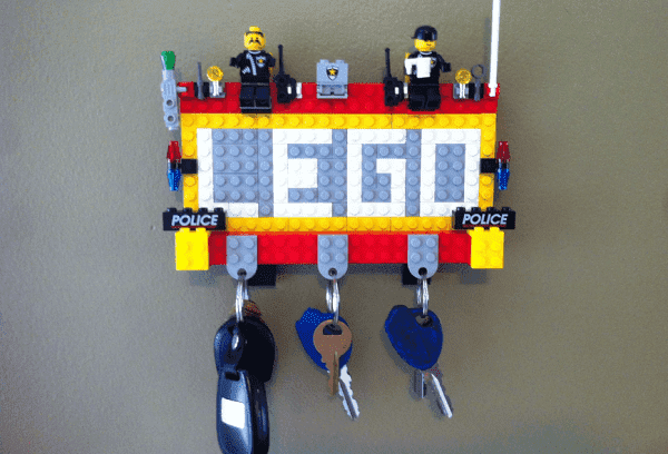 Porte-clés avec des figures de personnes ou de personnages préférés