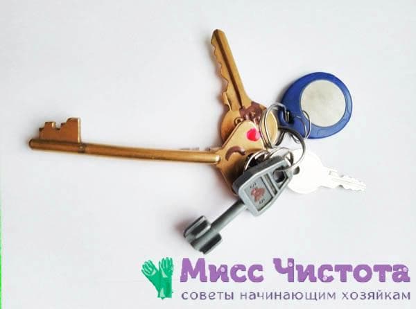 clés marquées dans un tas