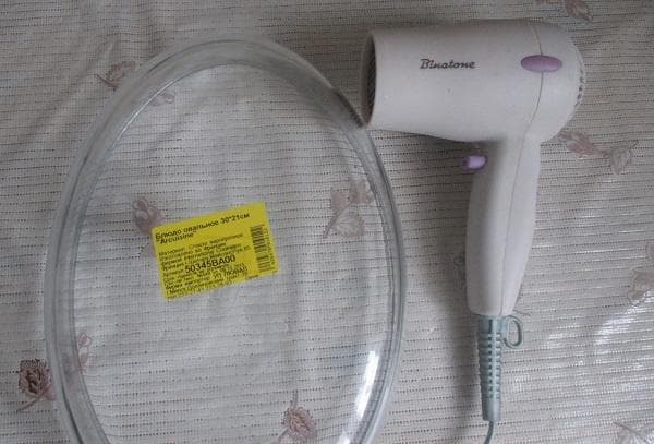 Sèche-cheveux vs autocollants sur les assiettes