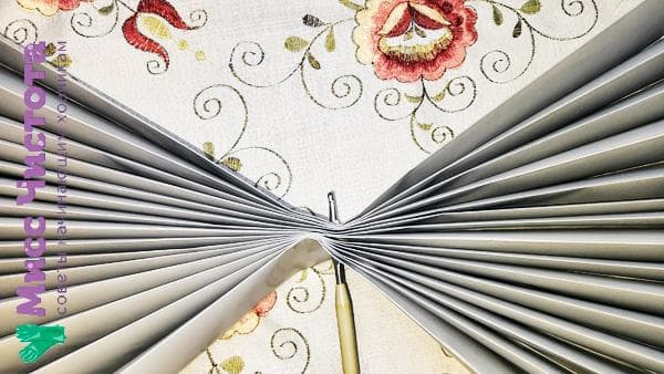 trou pour cordon dans les stores en papier