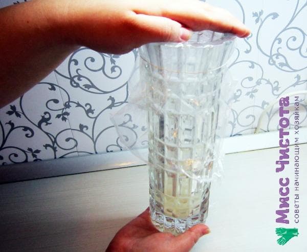 vase trois cents avec coquille à l'intérieur