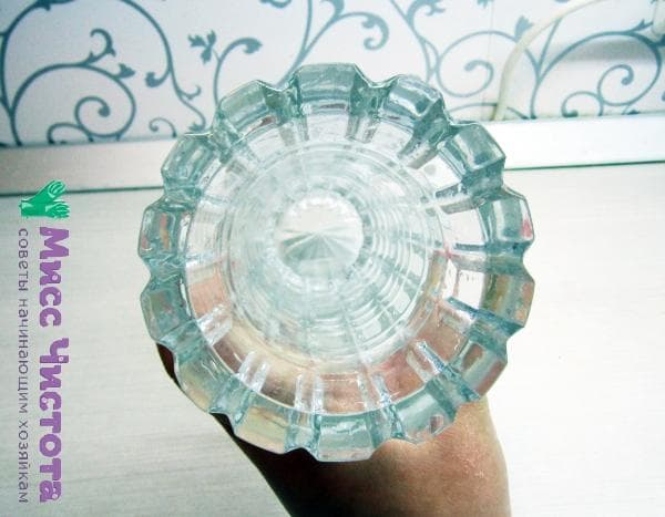 fond transparent d'un vase en cristal