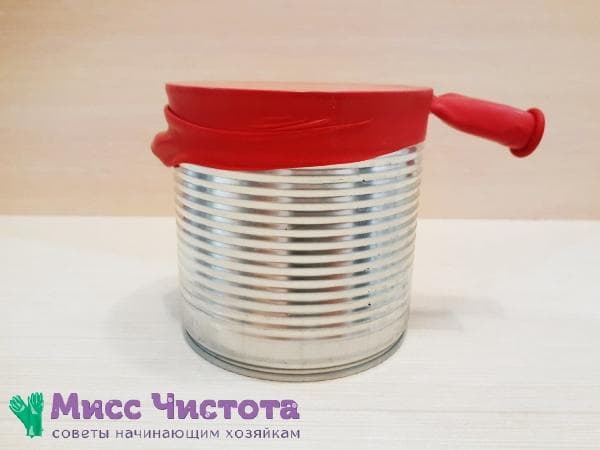 boîte de conserve fermée par une boule