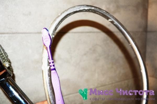 nettoyer la plomberie avec du bicarbonate de soude et du vinaigre