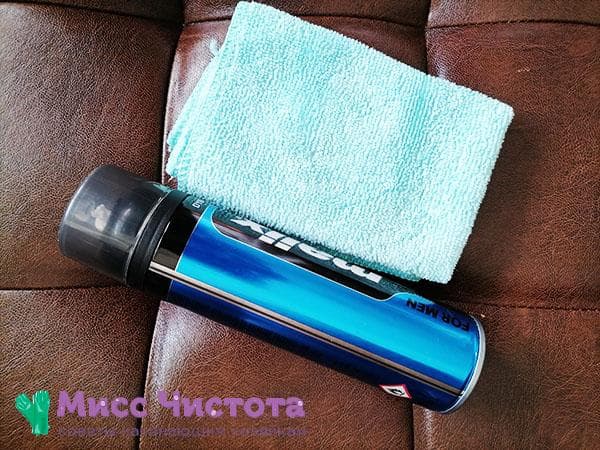 mousse à raser et chiffon