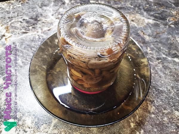 Pot de cornichons à l’envers