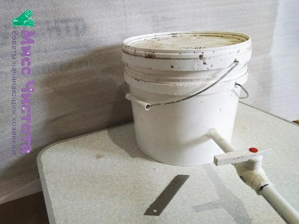 Seau fini avec robinet