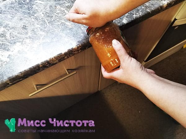 ouvrir un pot avec un couvercle