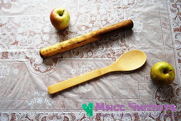 spatule culinaire et rouleau à pâtisserie