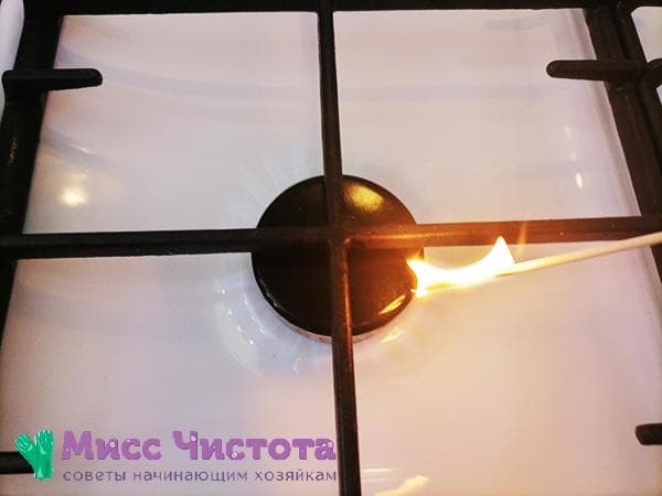 mettre le feu au poêle avec une brochette au lieu d'une allumette