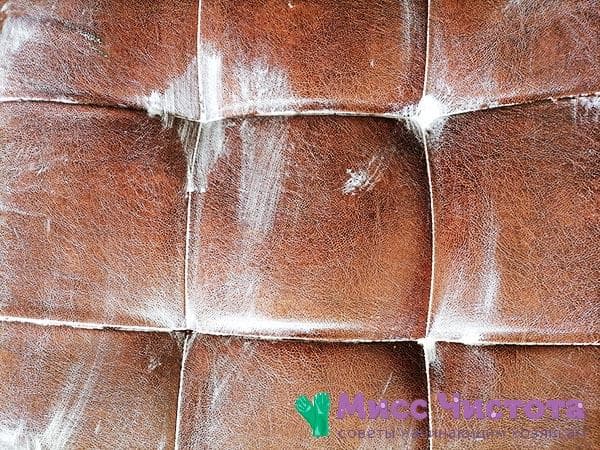 revêtement en cuir enduit de mousse à raser