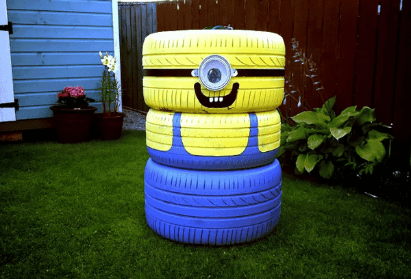 Poubelle pneu Minion