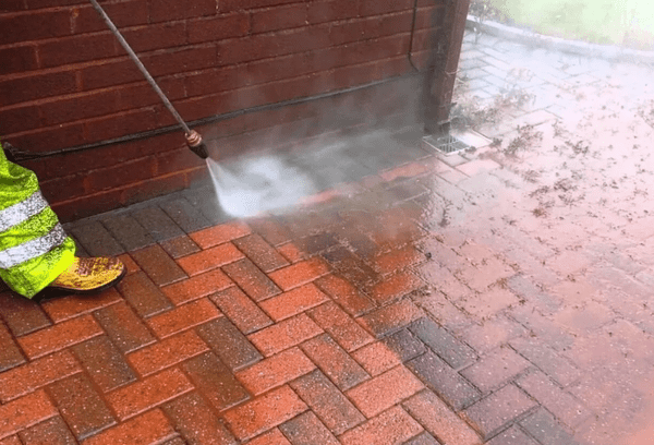 Nettoyage des dalles de pavage