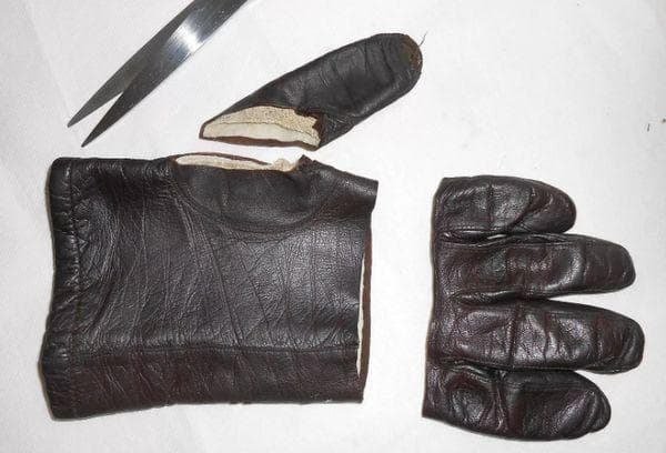 Vieux gant en cuir