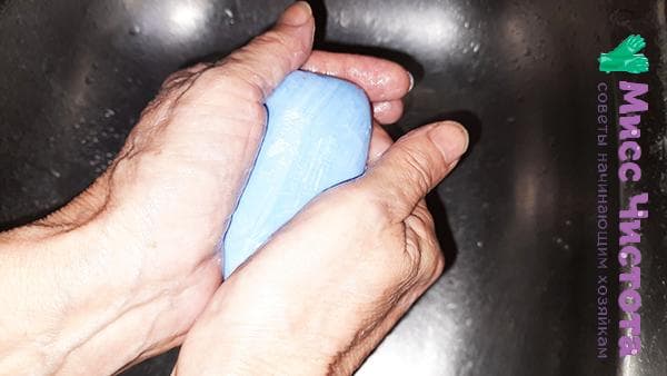 se laver les mains avec du savon