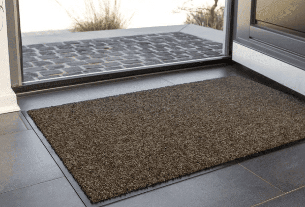 Tapis près de la porte