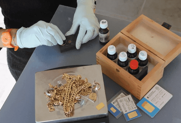 Vérifier l'or chez un prêteur sur gages