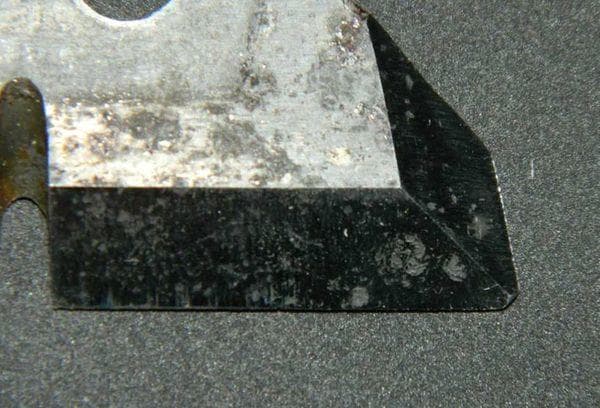 Aiguiser les couteaux avec du papier de verre