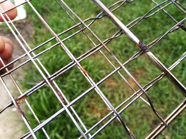 grille de barbecue rouillée