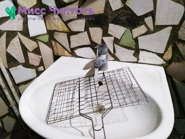 nettoyer la grille de l'évier