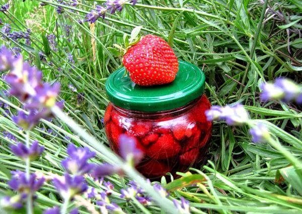 Confiture de fraises à la lavande